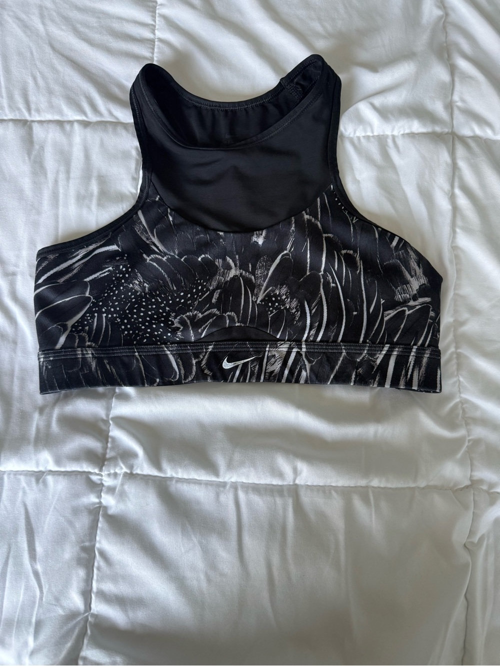 Nike Women’s Dri-Fit Feather Curve Sports Bra Print